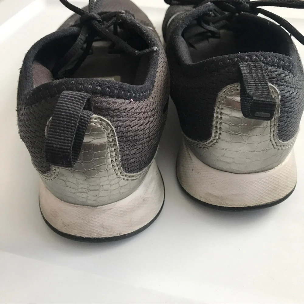 3/$15 Nike (youth) dualtone racer running shoes